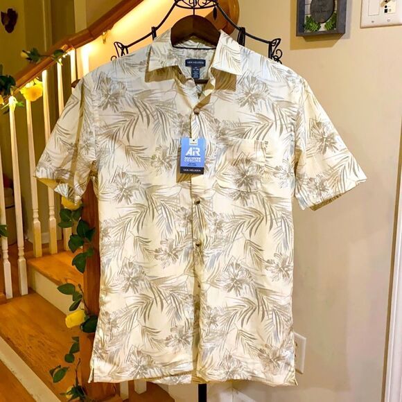 ✨✨Host Pick✨✨Van Heusen Classic Short Sleeves Button Down Shirt✨✨ - Picture 1 of 8